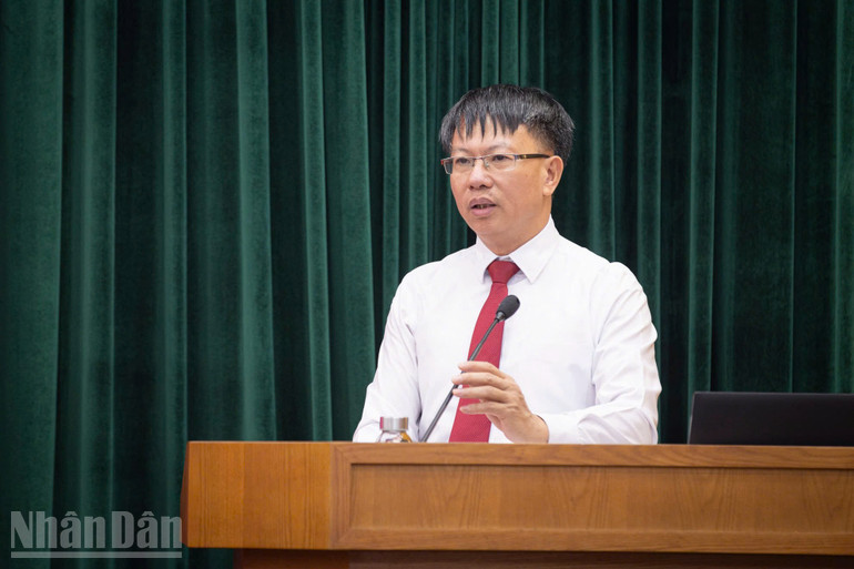Phó Giáo sư, Tiến sĩ Đinh Ngọc Giang, Vụ trưởng Vụ Quản lý khoa học, Học viện Chính trị quốc gia Hồ Chí Minh phát biểu khai mạc hội thảo. (Ảnh: SƠN TÙNG) ndo_bl_z6805560093174-df72c9c29ecc748a576cf5f10796dfb8.jpg