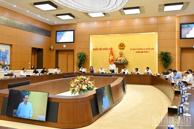 Quang cảnh Phiên họp thứ 4 của Ủy ban Thường vụ Quốc hội.