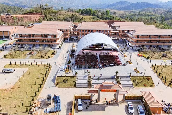 Sau 151 ngày nỗ lực, đến nay Trường liên cấp Si Pa Phìn đã hiện lên khang trang giữa núi rừng Tây Bắc.