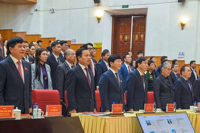 Đại biểu dự kỳ họp 28 của Hội đồng nhân dân tỉnh Điện Biên khóa XV, nhiệm kỳ 2021-2026.