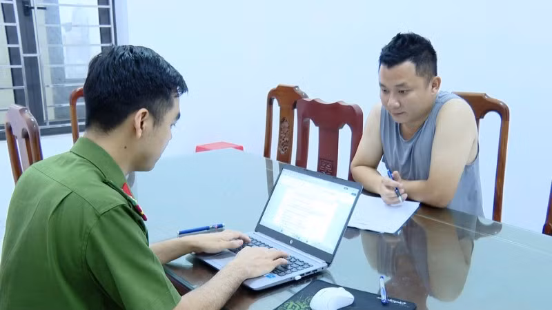 Đối tượng Vũ Xuân Đoàn tại cơ quan Công an.