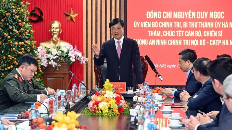 Bí thư Thành ủy Hà Nội thăm, chúc Tết cán bộ chiến sĩ lực lượng An ninh chính trị nội bộ Thủ đô.