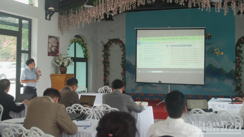 Các đại biểu trao đổi về công tác bảo tồn đa dạng sinh học tại Việt Nam.