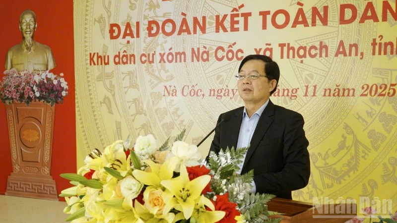 Phó Thủ tướng Hồ Quốc Dũng phát biểu ý kiến trong Ngày hội Đại đoàn kết xóm Nà Cốc, Xã Thạch An, tỉnh Cao Bằng.