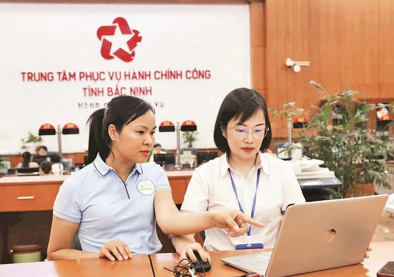 Thực hiện thủ tục hành chính tại Trung tâm Phục vụ hành chính công tỉnh Bắc Ninh.