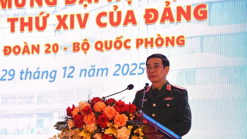 Đại tướng Phan Văn Giang, Ủy viên Bộ Chính trị, Bộ trưởng Quốc phòng phát biểu ý kiến tại buổi lễ.