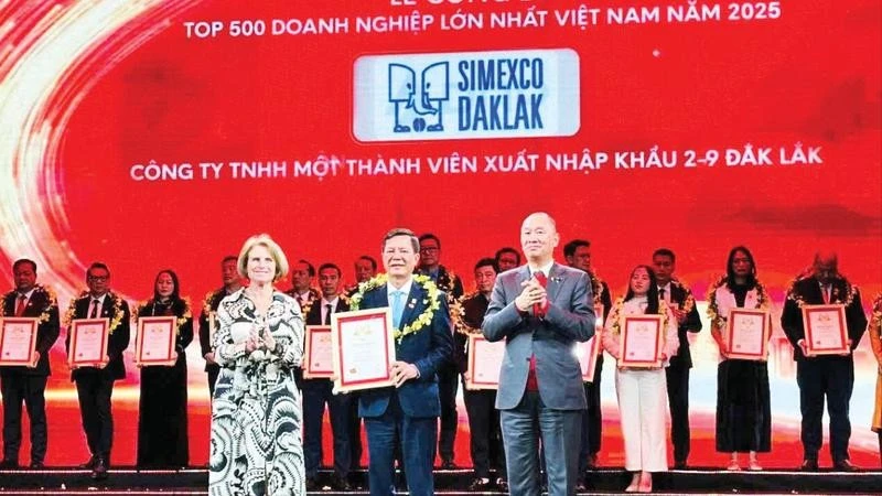 Simexco Daklak được vinh danh tại lễ công bố VNR500 năm 2025.