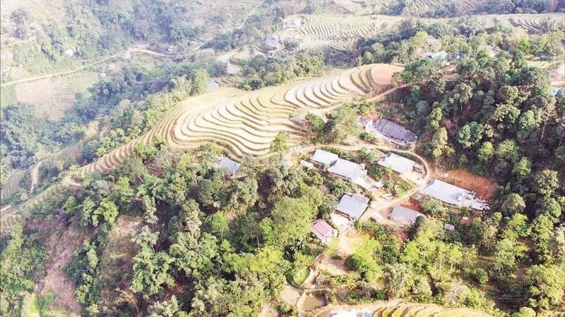 Địa hình chia cắt, giao thông khó khăn ảnh hưởng đến việc giải quyết thủ tục hành chính của người dân xã Bát Xát.