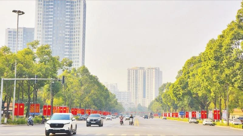 Tuyến đường trung tâm Lê Thái Tổ, phường Kinh Bắc, tỉnh Bắc Ninh rực rỡ cờ hoa chào mừng Đại hội XIV của Đảng.