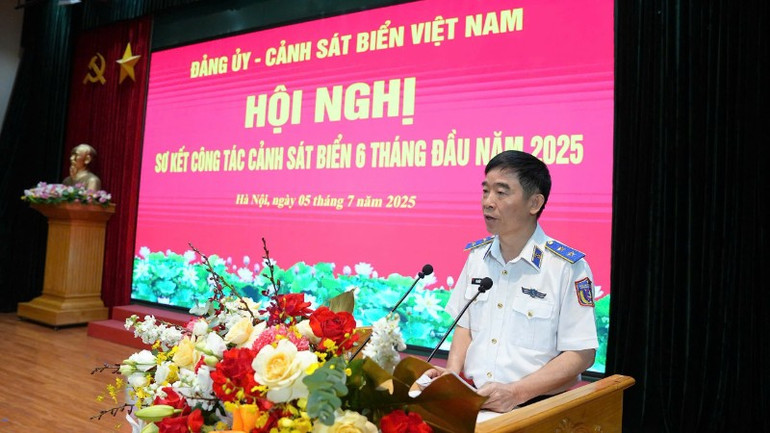 Trung tướng Bùi Quốc Oai, Bí thư Đảng ủy, Chính ủy Cảnh sát biển Việt Nam, phát biểu tại hội nghị. img-20250705-151317-6296.jpg