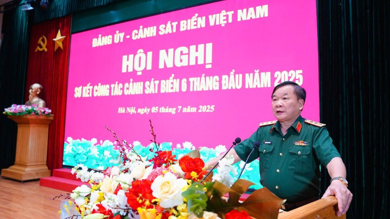 Thượng tướng Hoàng Xuân Chiến ghi nhận, đánh giá cao và biểu dương những kết quả đạt được của cán bộ, chiến sĩ Cảnh sát biển Việt Nam trong 6 tháng đầu năm 2025. img-20250705-151251-4109.jpg
