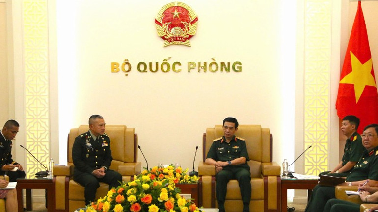 Đại tướng Phan Văn Giang đề nghị, trong thời gian tới, Quân đội hai bên cần tích cực triển khai các hoạt động nhằm tăng cường sự hiểu biết, tin cậy lẫn nhau, trọng tâm là tham vấn, trao đổi chiến lược, trao đổi đoàn các cấp... img-20250705-145243-547.jpg