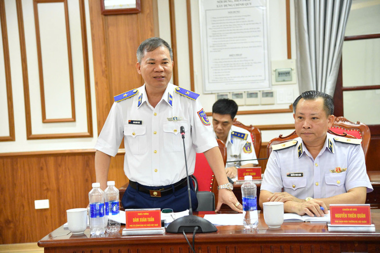 ভিয়েতনাম কোস্টগার্ডের ডেপুটি কমান্ডার মেজর জেনারেল ড্যাম জুয়ান তুয়ান সম্মেলনে বক্তব্য রাখেন। 3-7377.jpg