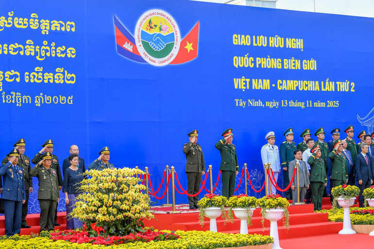 Giao lưu hữu nghị quốc phòng biên giới Việt Nam-Campuchia lần thứ hai giao-luu-bien-gioi-13-2453.jpg