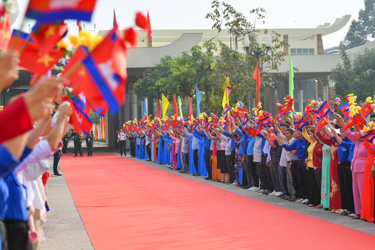 Giao lưu hữu nghị quốc phòng biên giới Việt Nam-Campuchia lần thứ hai giao-luu-bien-gioi-13-2273.jpg