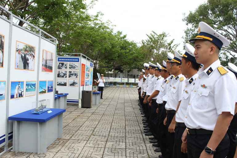 Vùng 2 Hải quân tổ chức triển lãm Hoàng Sa, Trường Sa-Biển, đảo thiêng liêng và Hải quân nhân dân Việt Nam Anh hùng-70 năm hành trình giữ biển vung-2-hai-quan-to-chuc-trien-lam-hoang-sa-truong-sa-bien-dao-thieng-lieng-va-hai-quan-nhan-dan-viet-nam-anh-hung-70-nam-hanh-trinh-giu-bien.jpg