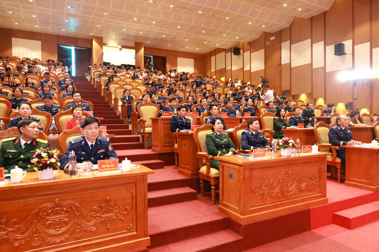 Toàn cảnh Hội nghị tuyên dương. cac-dai-bieu-tham-du.jpg