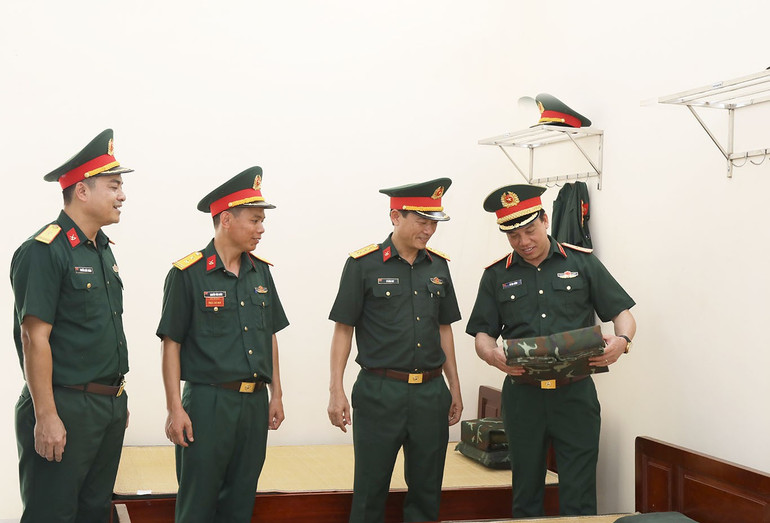 Đoàn công tác kiểm tra nội vụ nền nếp chính quy nơi ở của cán bộ, nhân viên Tiểu đoàn 52/Lữ đoàn 971. 971-a4.jpg