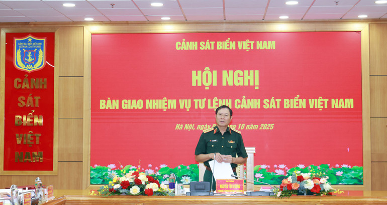 Đại tướng Nguyễn Tân Cương, Ủy viên Trung ương Đảng, Ủy viên Thường vụ Quân ủy Trung ương, Tổng Tham mưu trưởng Quân đội nhân dân Việt Nam, Thứ trưởng Quốc phòng chủ trì Hội nghị. 1-2.jpg