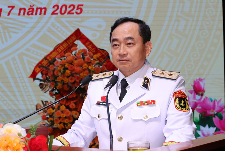 Phó Đô đốc Trần Thanh Nghiêm, Ủy viên Trung ương Đảng, Tư lệnh Quân chủng Hải quân điều hành Đại hội. pho-do-doc-tra-thanh-nghiem-dieu-hanh.jpg