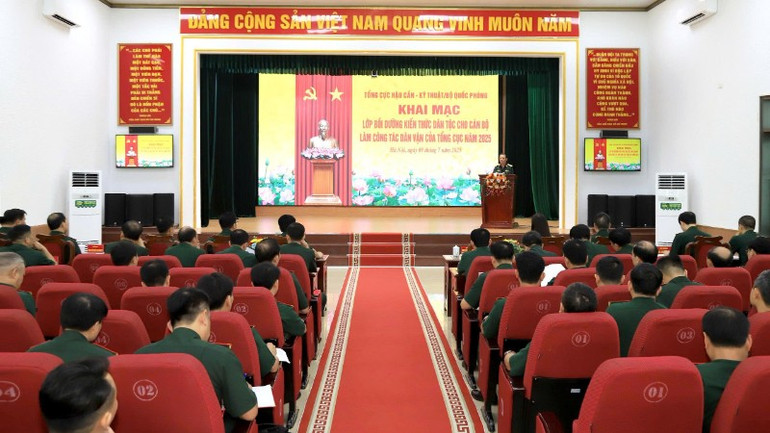 Toàn cảnh lớp bồi dưỡng kiến thức. img-20250709-113015-2572.jpg