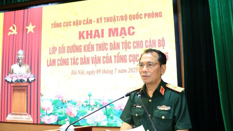 Thiếu tướng Nguyễn Đình Chiêu, Phó Chính ủy Tổng cục Hậu cần-Kỹ thuật phát biểu khai mạc lớp bồi dưỡng kiến thức. img-1752034275234-1752035405639-8594-2833.jpg