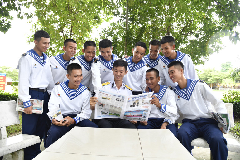 2-phut-giai-lao-giua-gio-huan-luyen-cua-can-bo-chien-si-vung-5-hai-quan.jpg