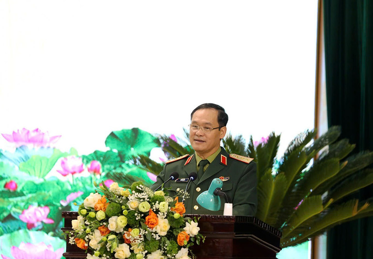 Στο συνέδριο μίλησε ο Ανώτερος Αντιστράτηγος Βου Χάι Σαν, μέλος της Κεντρικής Επιτροπής του Κόμματος, Αναπληρωτής Υπουργός Εθνικής Άμυνας. img-1764128507711-1764128583748.jpg