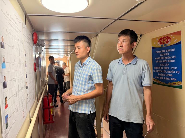 Bắt đầu bầu cử sớm ở nơi xa nhất thềm lục địa phía nam z7574991367025-980c99cee782ba4279d5e42777b71cdd.jpg