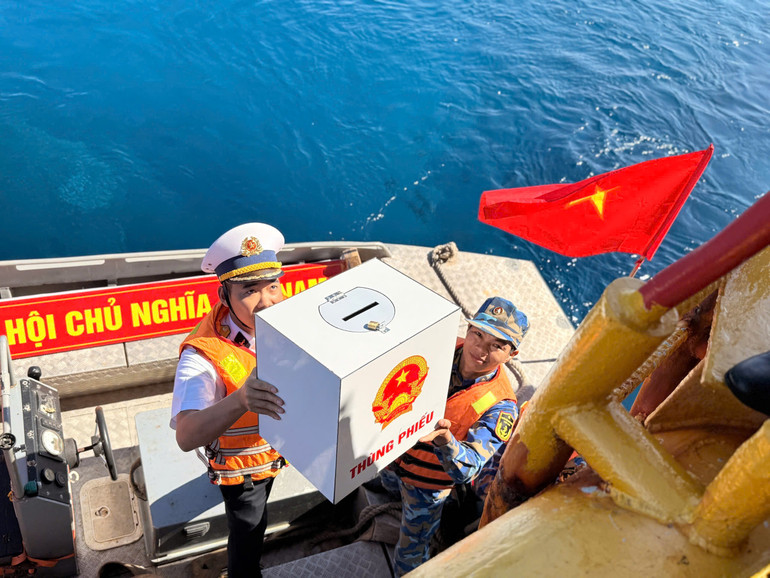 Bắt đầu bầu cử sớm ở nơi xa nhất thềm lục địa phía nam z7574938261433-63be8cd3c2eab9a43e59a79f1787e025.jpg