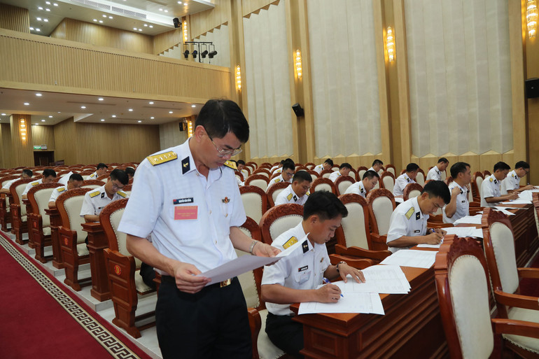 Thủ trưởng Bộ Tham mưu kiểm tra tại điểm thi môn tham mưu huấn luyện. thu-truong-bo-tham-muu-kiem-tra-tai-diem-thi-mon-tham-muu-huan-luyen.jpg