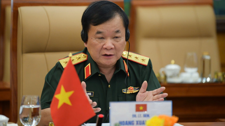 Thượng tướng Hoàng Xuân Chiến nêu rõ lập trường của Việt Nam kiên trì đường lối đối ngoại độc lập, tự chủ, hòa bình, hữu nghị, hợp tác và phát triển, đa phương hóa, đa dạng hóa quan hệ đối ngoại; kiên trì chính sách quốc phòng “bốn không”. img-1751428532399-1751433685181-2578.jpg