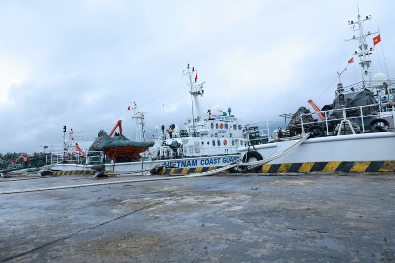 کوسٹ گارڈ ریجن 2 کمانڈ کے CSB جہاز اور کشتی کے نظام کو بندرگاہ پر لنگر انداز اور محفوظ کر دیا گیا ہے۔ z7193914443120-997f56cb93ccc8e8e85ddcf845ea84b5.jpg