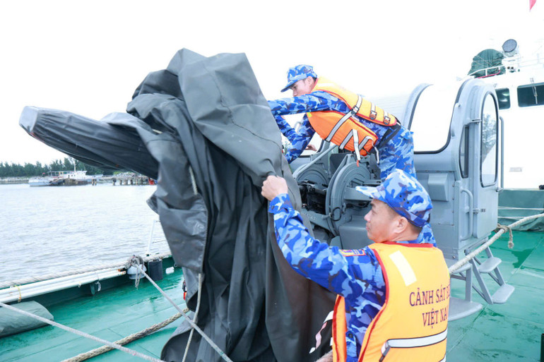 کوسٹ گارڈ کے جہازوں پر ہتھیاروں اور تکنیکی آلات کی کمک کا اہتمام کریں۔ z7193883309483-e72b71d87ead9f40e0ab63cc99f2e8d4.jpg