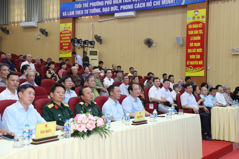 Các đại biểu dự chương trình. img-1255.jpg