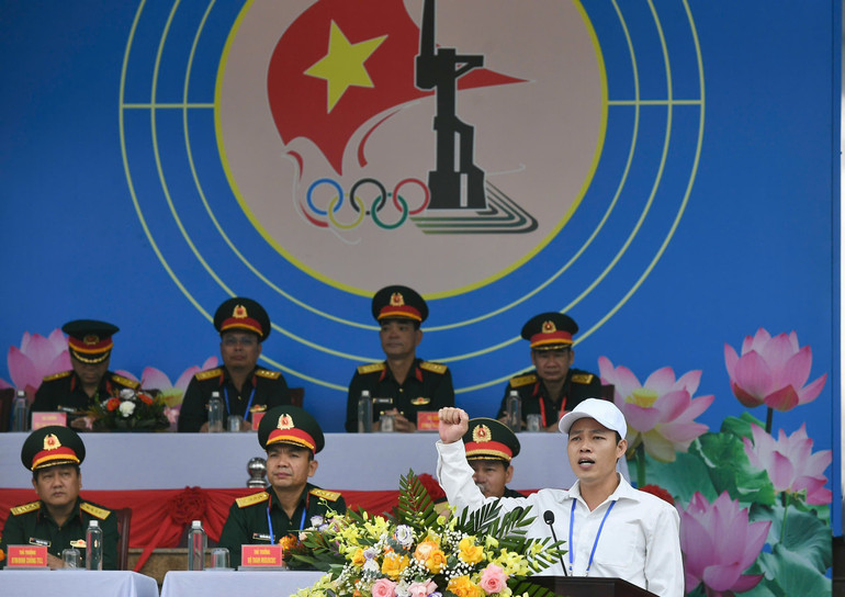 Sędzia składa przysięgę. z7232361755765-9833da4230c42193136832bfc20b3046.jpg