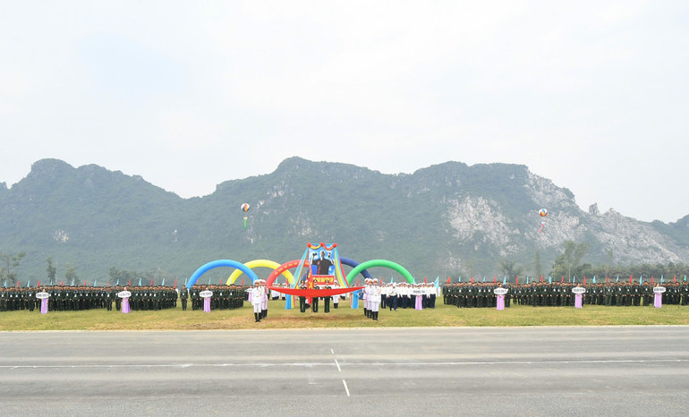 Sportowcy biorący udział w Festiwalu Sportu. z7232361766985-2c0ce2afa012a6900bcdd303f4c1e0d9.jpg