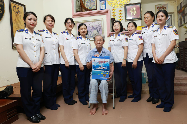 Đoàn công tác thăm, tặng quà các đồng chí thương binh, bệnh binh trên địa bàn phường Xuân Phương. tham-tang-qua-cac-dong-chi-thuong-binh-benh-binh-tren-dia-ban-phuong-xuan-phuong.jpg