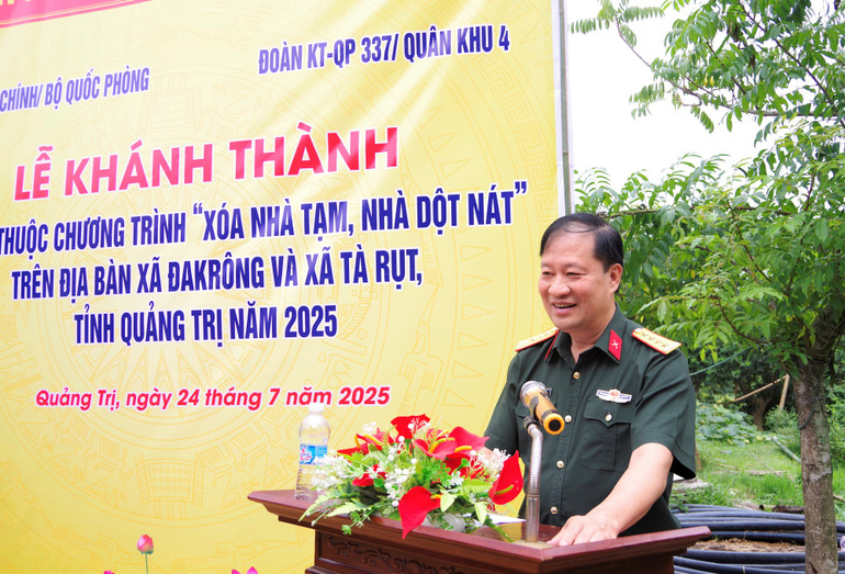 Đại tá Trần Võ An, Phó Chính ủy Đoàn Kinh tế-Quốc phòng 337 phát biểu tại buổi Lễ. khanh-thanh-va-ban-giao-02.jpg