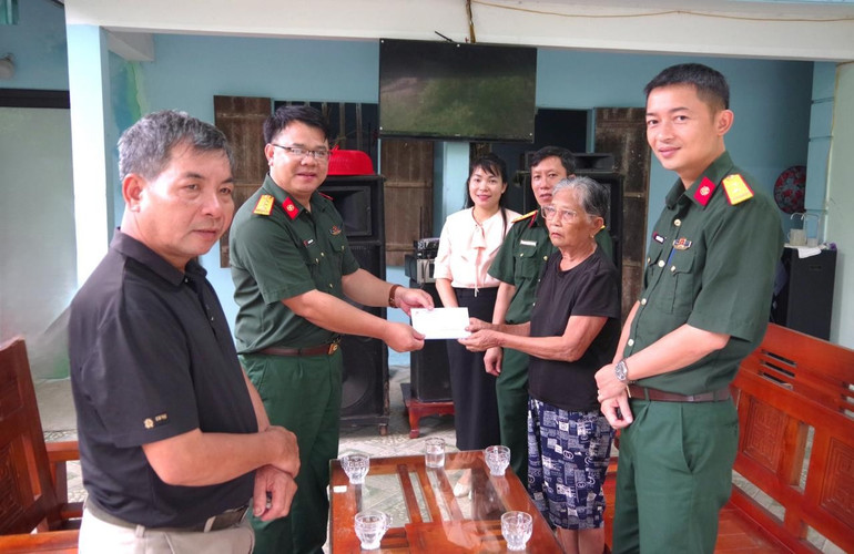 Lữ đoàn 139 tặng quà gia đình chính sách tại thôn Gò Mu, xã Cao Dương, tỉnh Phú Thọ. lu-doan-139-tang-qua-gia-dinh-chinh-sach-tai-thon-go-mu-xa-cao-duong-phu-tho.jpg