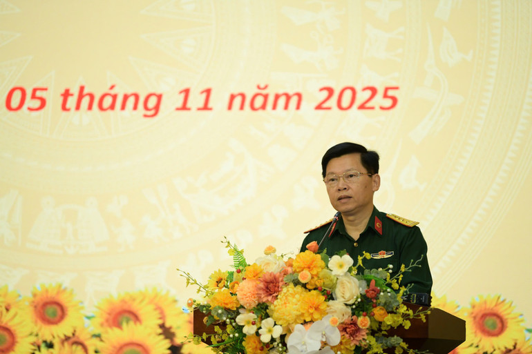 Na konferencji prasowej głos zabrał pułkownik Le Van Dong, zastępca dyrektora Wojskowego Departamentu Logistyki i Technologii. z7190827793749-4d98cbf6d71140c7801019c2dc8cedef.jpg