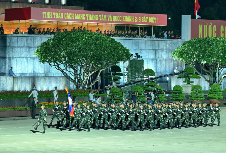Khối đại diện Quân đội nhân dân Lào tham gia Tổng hợp luyện lần thứ 2 tại Quảng trường Ba Đình. z6940804132966-30c733340546970ca989261657b83a95.jpg