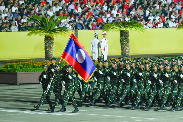 Khối đại diện Quân đội nhân dân Lào tham gia Tổng hợp luyện lần thứ 2 tại Quảng trường Ba Đình. z6940804122500-87016500ddfb9a89cd68ee1d4c537275.jpg