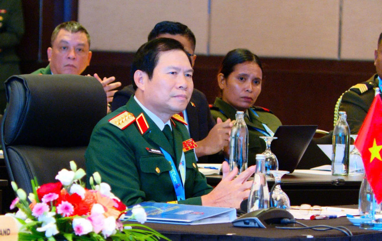 Đại tướng Nguyễn Tân Cương, Ủy viên Trung ương Đảng, Ủy viên Thường vụ Quân ủy Trung ương, Tổng Tham mưu trưởng Quân đội nhân dân Việt Nam, Thứ trưởng Quốc phòng tại sự kiện. z6997047177667-a58acac043150dfa5b526dd0d02935cb.jpg