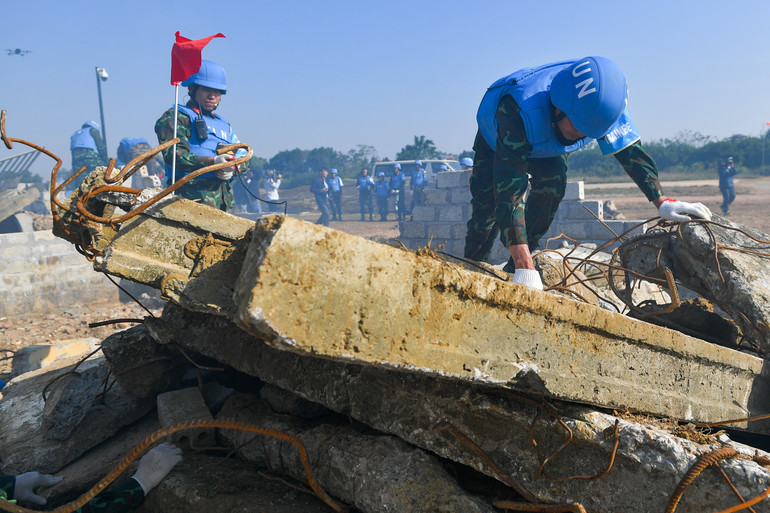 Các lực lượng của Đội cứu sập tham gia.