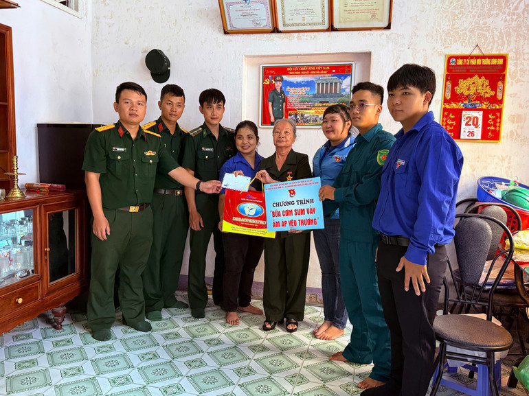 Tuổi trẻ Lữ đoàn 132 tích cực tham gia Chương trình bữa cơm sum vầy, ấm áp yêu thương. 3-tuoi-tre-lu-doan-132-tich-cuc-tham-gia-chuong-trinh-bua-com-xum-vay-am-ap-yeu-thuong.jpg