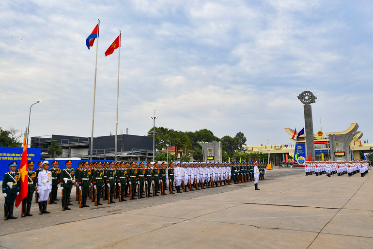 Scéna ze zkoušky. tong-duyet-giao-luu-huu-nghi-qpbg-0591.jpg