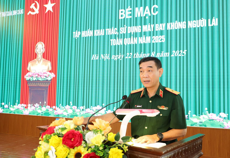 Thiếu tướng Nguyễn Quang Anh, Cục trưởng Cục Kỹ thuật quân, binh chủng, phát biểu bế mạc khóa tập huấn. tap-huan-1.jpg