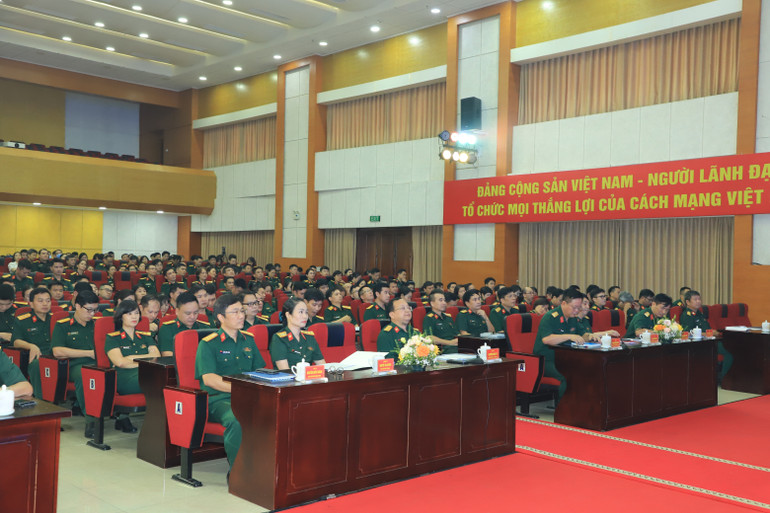 Các đại biểu dự tọa đàm. 1-8638.jpg
