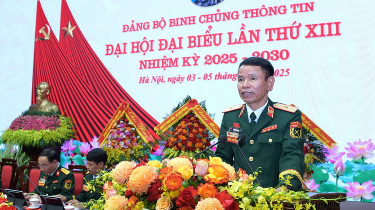 Thiếu tướng Nguyễn Văn Trị, Bí thư Đảng ủy, Chính ủy Binh chủng Thông tin liên lạc trình bày. binh-chung-thong-tin-2-3860.jpg